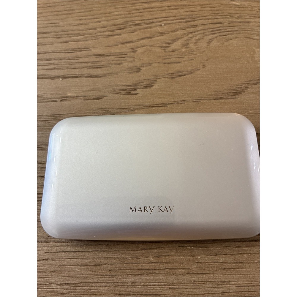 MARY KAY REFILLABLE Silver Timewise Foundation COMPACT WITH MIRROR 5"  New